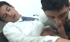 Latin gay remaja pelayan rumah disuruh mengarut jalang