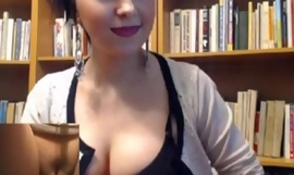Hot girl stripping v knihovně - prettygirlscams com