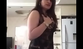 Pakistansk pige viser sin røv