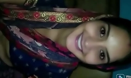 Pizzabote hat ein heißes indisches Mädchen alleine gefunden und sie gefickt.