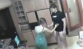 स्वैन गैर-पेशेवर छिपे हुए कैमरे पर सेक्स कर रहा है