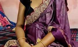 Die sexy indische Frau bringt ihrer besonderen Schülerin bei, wie man Romantik und Sex beherrscht! mit hinduistischer Stimme