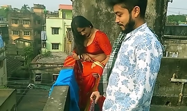 Indyjska bengalska mamuśka Bhabhi prawdziwy seks z mężami Hinduska bierze to w serialu internetowym, seks z czystym dźwiękiem