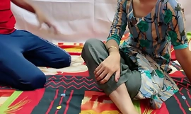 Aunty knullad av tonåring mognar Gammalt ägg med hindi ljud full HD porr video