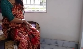 Crveni sari se jebe praktički u sobi s lokalnim dečkom (službeni video preopterećenog lokalnog seksa31)