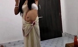 Vit saree Sexig Real xx Wife Avsugning med en ökning av fan (officiell video av Localsex31)