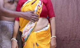 Matușă amatorică, de amatori, căsătorită, mătușă retorică, care stă creampie în picioare cu oaspeții soțului în casa ei, mătușă indiană excitată, în bluză și jupon sexy în saree, sâni mari, beautyfull bengali boudi, naibii și suge cocoș și mingi