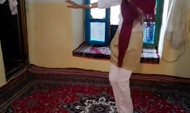 नाचती हुई ईरानी पोर्नो स्टार लड़की