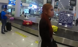 Duża dupa tajskiej amatorskiej dziewczyny dobrze się pieprzyła po podróży po przybyciu do hotelu