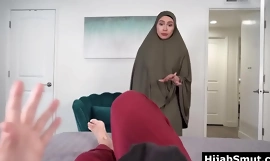 Muslimische Stiefmutter fickt Stiefsohn als Ersatz für Stiefsohn Sky Pilot betrügt