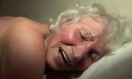 Ekstremt liderlig 76 år ærværdige bedstemor upræcist kneppet