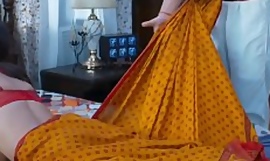 seksowna indyjska pokojówka zerżnięta przez swojego szefa. mastram krótka scena konkatenacji hawt