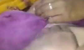 Desi bhabhi pipa sise