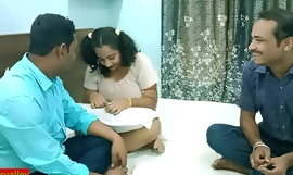 Suami cabul India mengizinkan saudara tirinya meniduri istrinya yang seksi di depannya!! Seks panas dalam bahasa Hindi