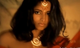 Magnifique corps naturel sur une femme indienne