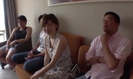 Kortharige Japanse dochter houdt van gepassioneerd neuken