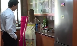Η μόνη όμορφη γυναίκα πέφτει στο αφεντικό του σύζυγου Niks Indian