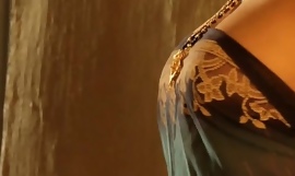 A szerafikus test kacsint, leplezetlenül Bollywood alatt